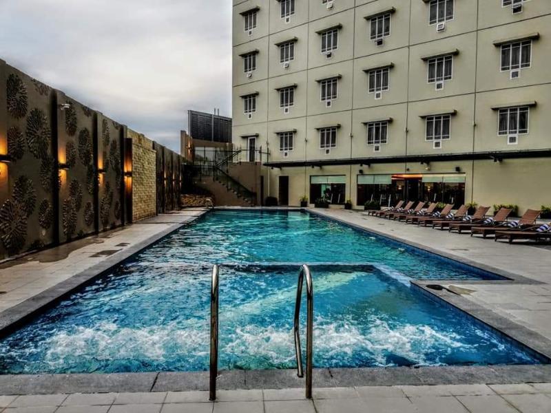 Acacia Hotel Davao Stadt Exterior foto